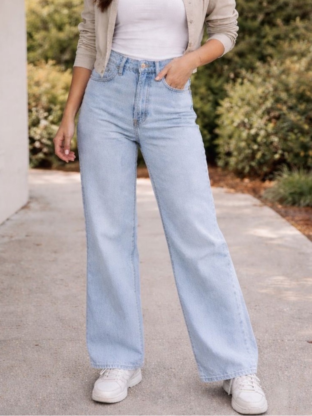 Urban Outfitters BDG High & Wide Light Wash Cotton Blue Jeans Size 27 - Picture 1 of 10